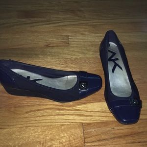Formal Navy small wedges